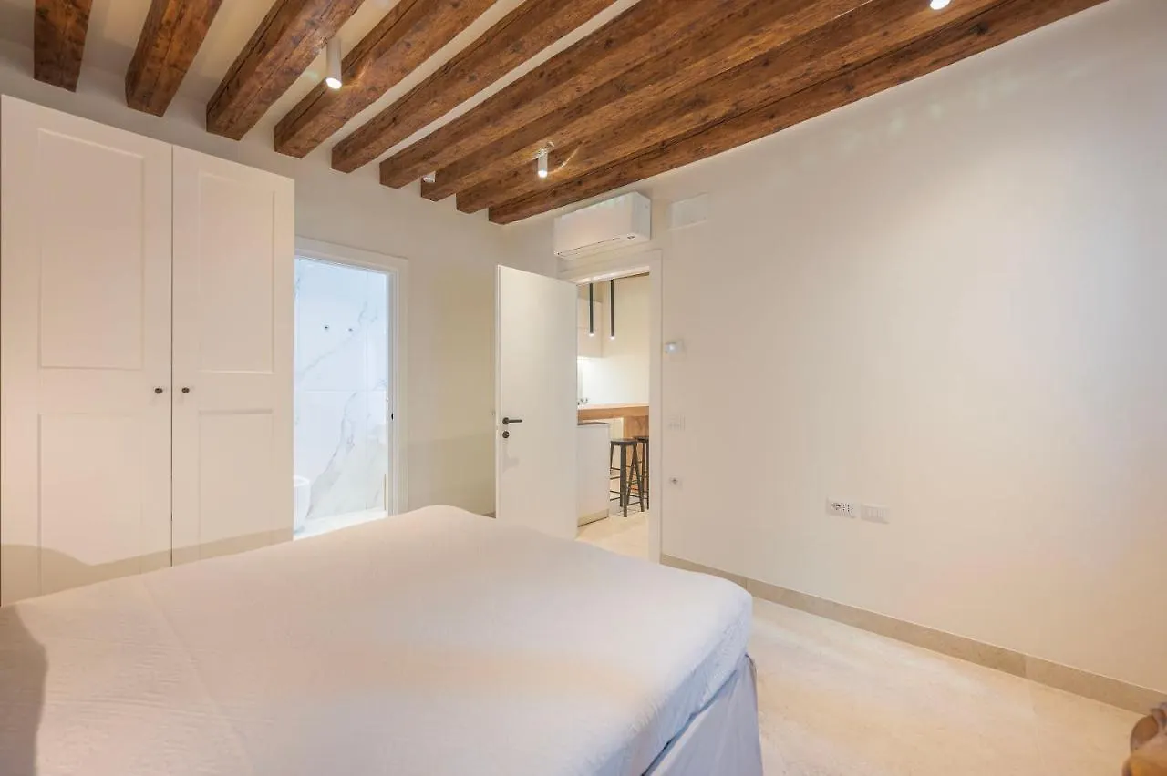 Grifalcon D'Oro - Venice City Center