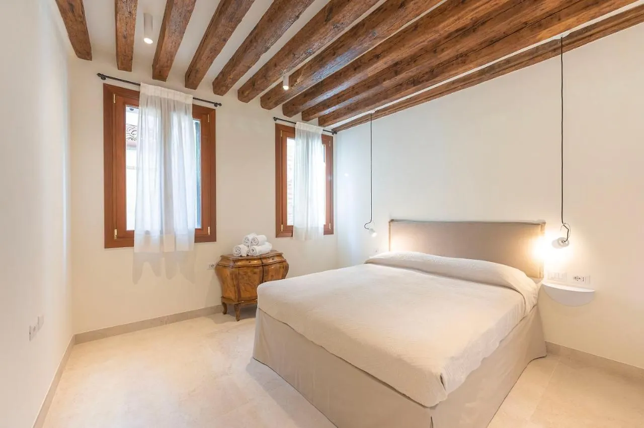 Grifalcon D'Oro - Venice City Center