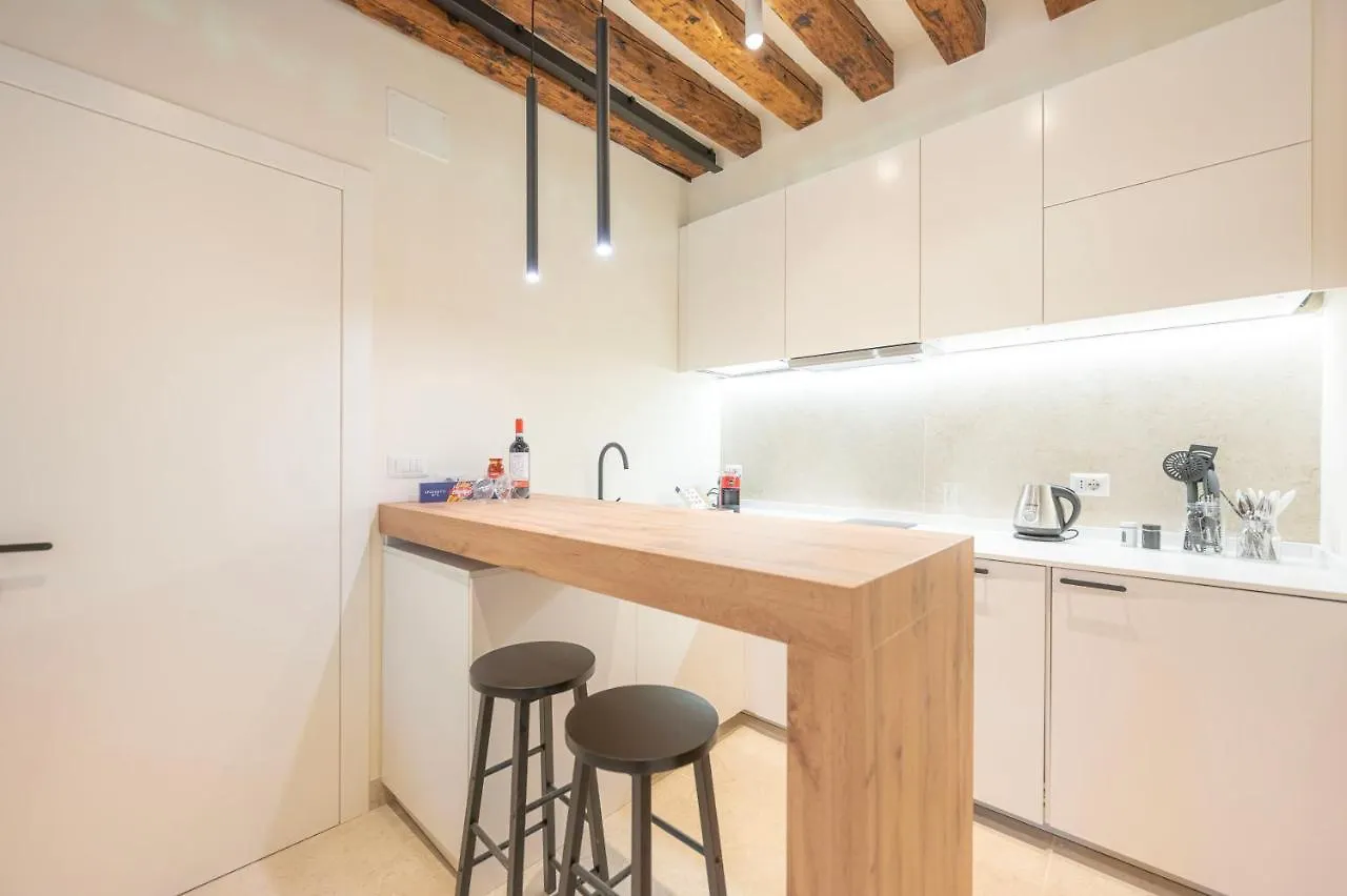Grifalcon D'Oro - Venice City Center Apartmán