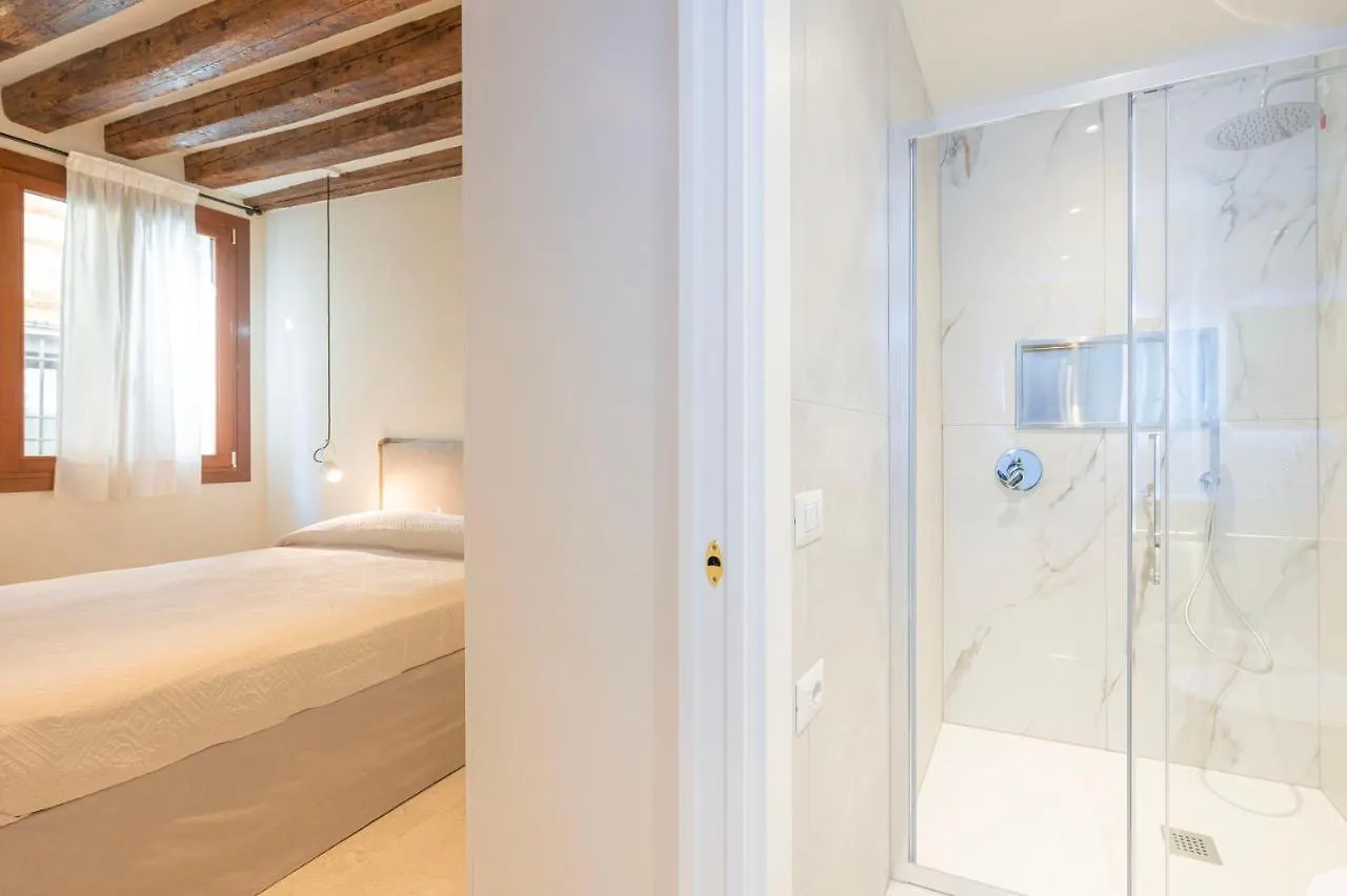Grifalcon D'Oro - Venice City Center Apartmán